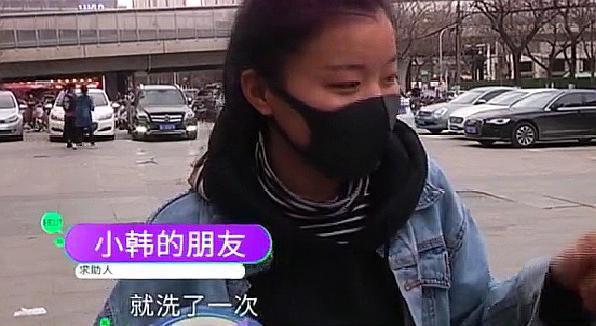 易倍体育网站：女子花750元接头发相亲前一天却掉光了理发店：两年前的头发(图7)