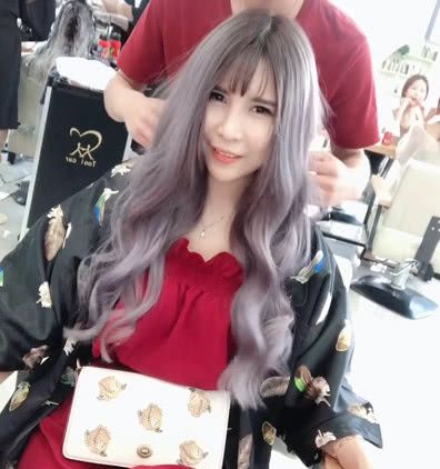 60岁富婆大妈接发60cm这个头发算是白接了感觉没啥差别！(图3)