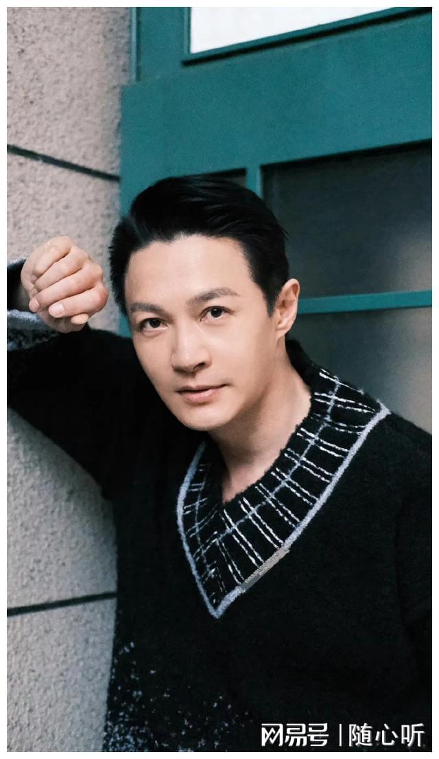 易倍体育网站：郑国霖：长相帅气演技好为何47岁依旧未婚(图7)