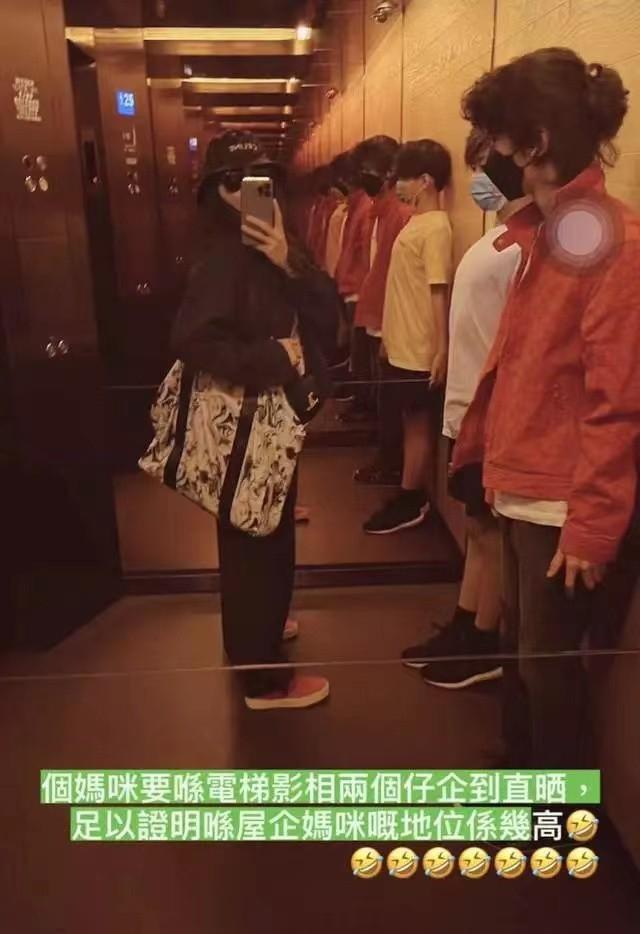 易倍体育网站：张柏芝长子彻底长残了五官不像谢霆锋非主流打扮真是随了妈(图3)