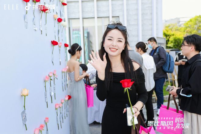 Emc易倍体育：墨比斯风撞上时尚妆造？抖音电商拓展妆发潮流新领域(图3)