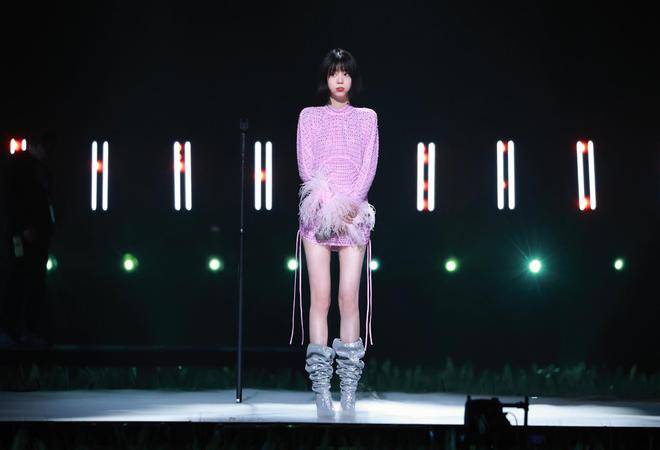 《乘风2024》首播网友发现李溪芮发缝好宽网友：仿佛看到自己(图3)