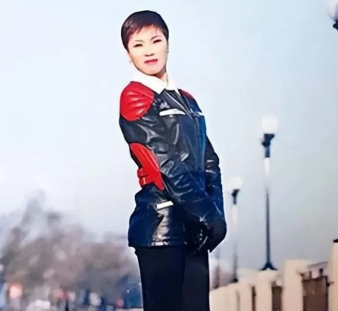 花尼姑释智定：白天当住持晚上开豪车东窗事发时屋里还藏着假发(图2)