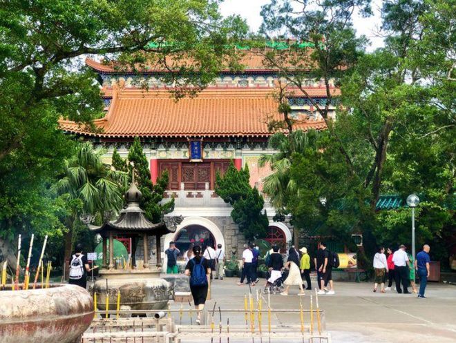 花尼姑释智定：白天当住持晚上开豪车东窗事发时屋里还藏着假发(图6)