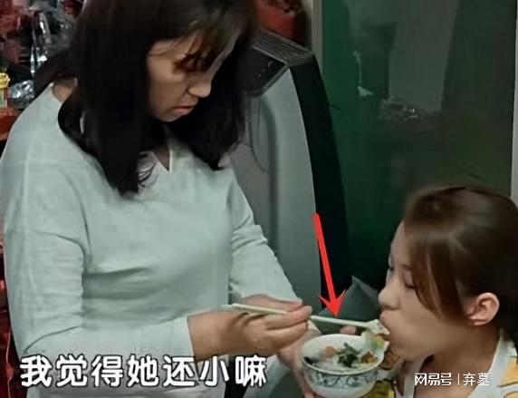 “巨婴”刘思琦：16岁吃饭靠人喂日花销过万如今状况让人惊讶(图3)