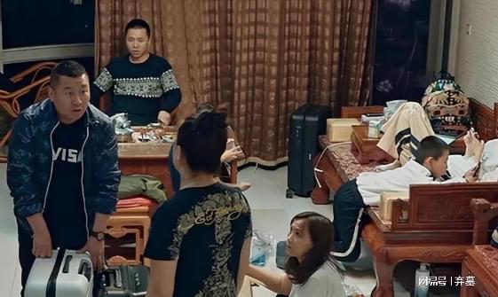 “巨婴”刘思琦：16岁吃饭靠人喂日花销过万如今状况让人惊讶(图9)