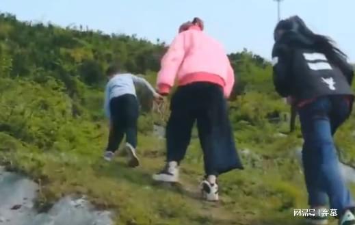 “巨婴”刘思琦：16岁吃饭靠人喂日花销过万如今状况让人惊讶(图19)