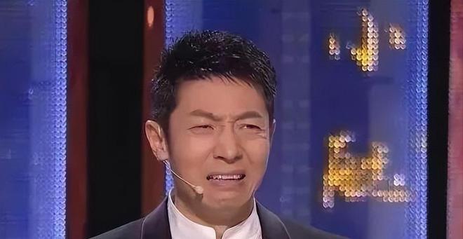 易倍体育网站：央视主持人李梓萌竟戴假发工作18年摘下假发后太惊艳了！(图10)