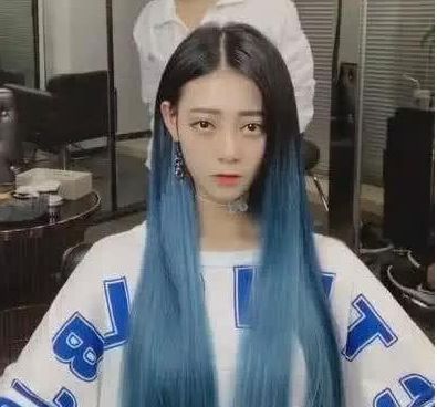 神似热巴的抖音美女接了头发秒变杀马特网友：差距一目了然！(图3)