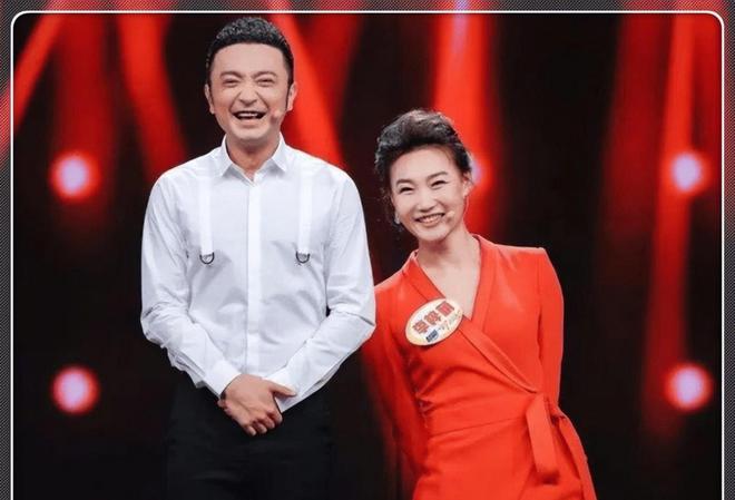 Emc易倍体育：央视主持人李梓萌戴假发工作20年摘下假发后原来这么漂亮！(图7)