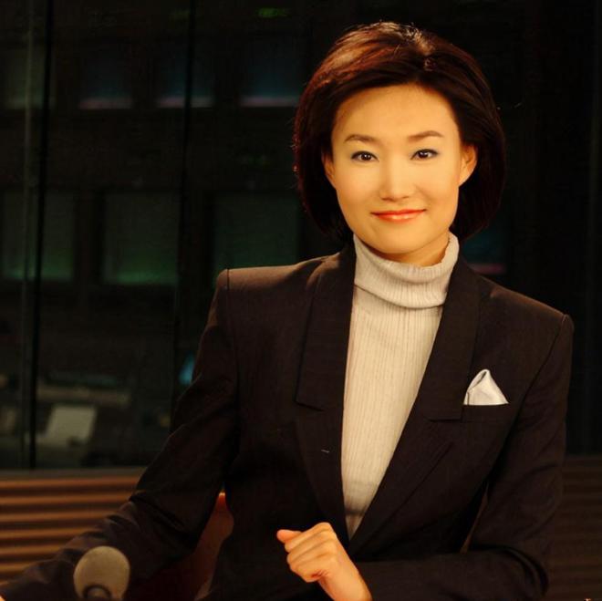 Emc易倍体育：央视主持人李梓萌戴假发工作20年摘下假发后原来这么漂亮！(图3)