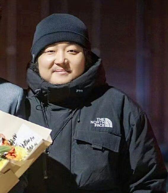 95后小花被网爆到看精神科！“猪系”导演男友首曝光长相惊全网(图3)