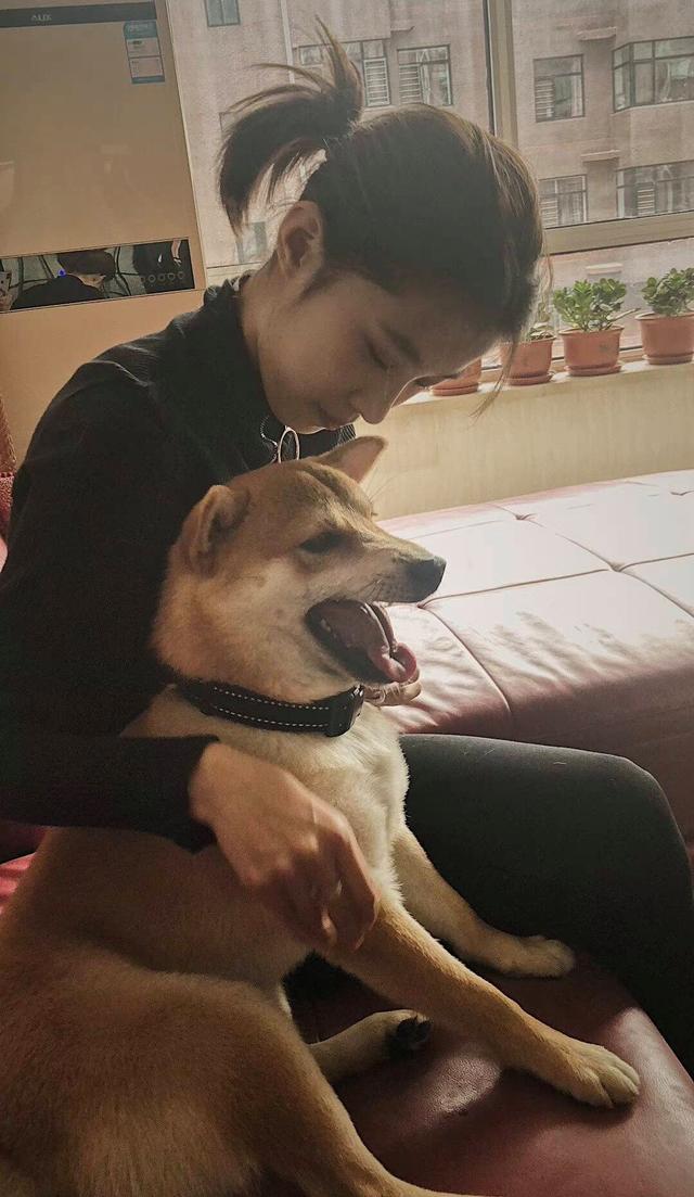 辽宁16岁女孩逛街花一万元吃饭靠人喂开兰博基尼卖手机壳(图15)