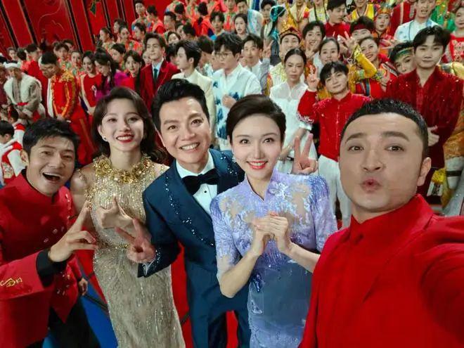Emc易倍体育：这六位美女主持人背后的故事你可能不知道！(图26)