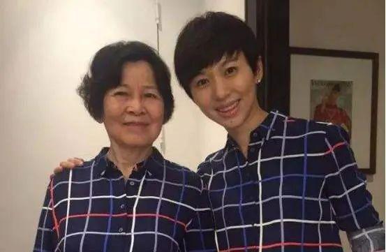 Emc易倍体育：这六位美女主持人背后的故事你可能不知道！(图14)