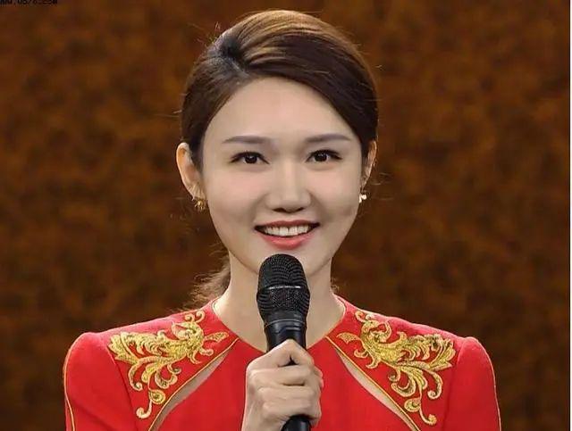 Emc易倍体育：这六位美女主持人背后的故事你可能不知道！(图24)