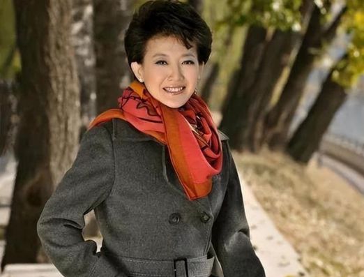 Emc易倍体育：这六位美女主持人背后的故事你可能不知道！(图15)