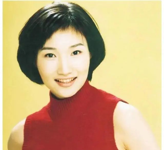 Emc易倍体育：这六位美女主持人背后的故事你可能不知道！(图3)