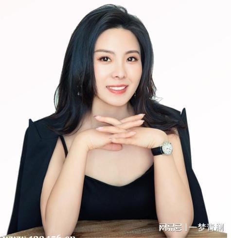 Emc易倍体育：这六位美女主持人背后的故事你可能不知道！(图27)