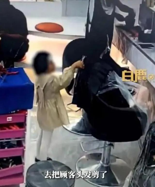 人偶被熊孩子扇脸踢踹后生气反击网友一边倒喊“支持”？(图3)