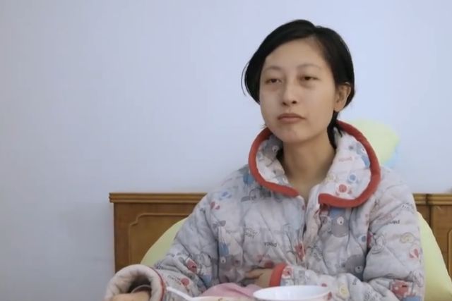 Emc易倍体育：26岁女博士得胰腺癌婆婆卖房只为治病丈夫受人质疑(图10)