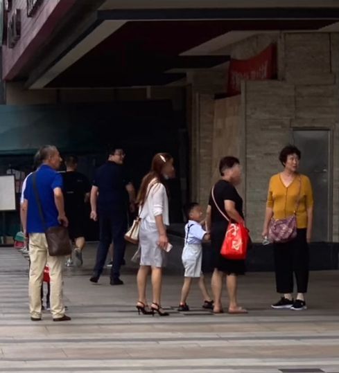 Emc易倍体育：26岁女博士得胰腺癌婆婆卖房只为治病丈夫受人质疑(图17)