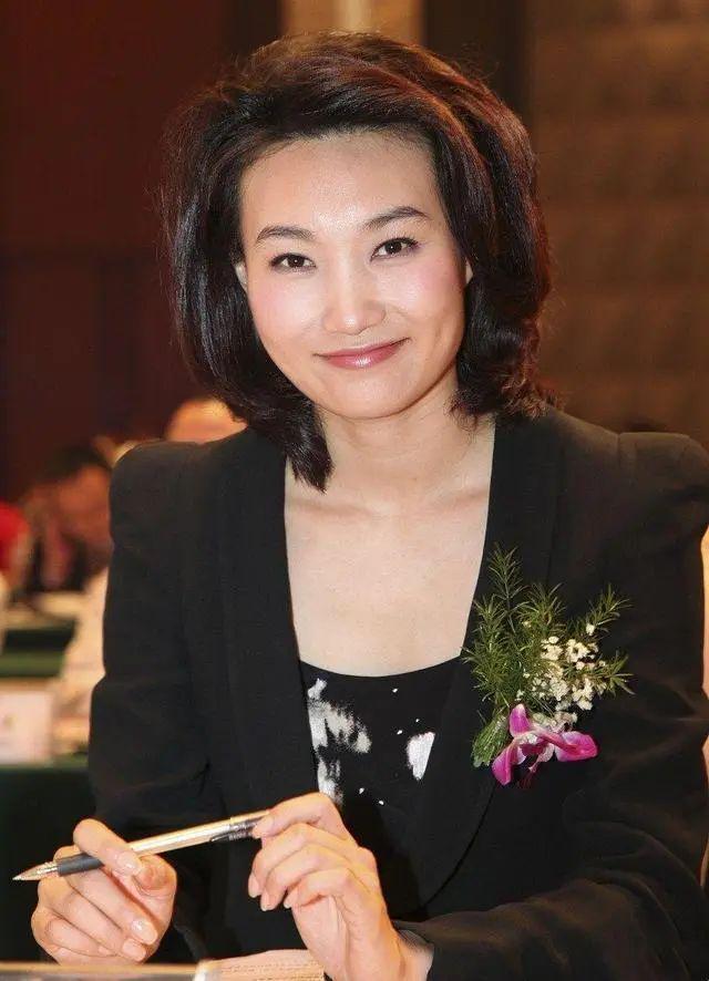 事实证明46岁“不婚不育”的李梓萌已悄悄走上了另一条人大道(图9)