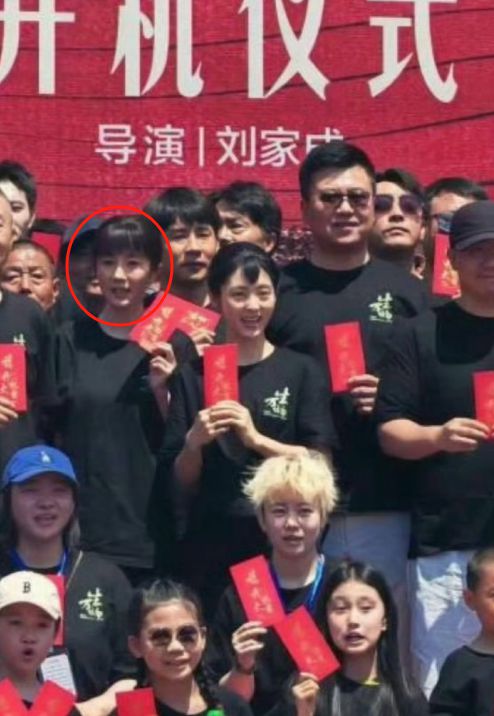 《生万物》：出场就把观众看呆这就是年代剧村姑该有的颜值？(图2)
