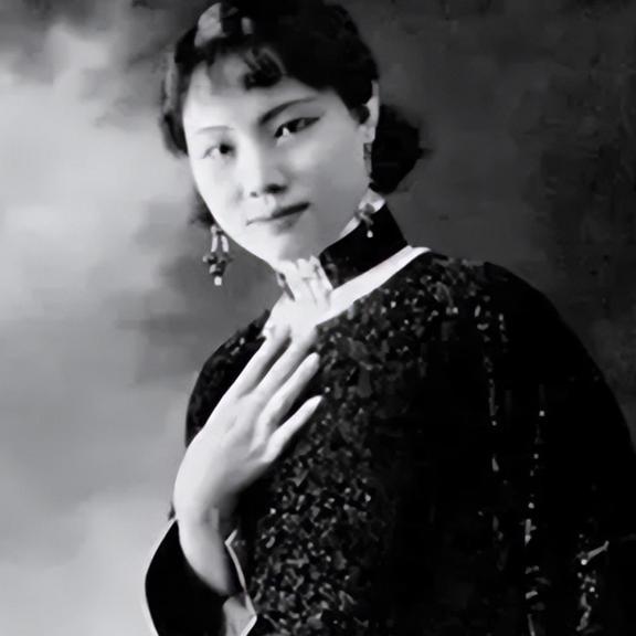 两女共侍一夫关系却情同姐妹生前三人同行死后则三人葬同穴(图4)