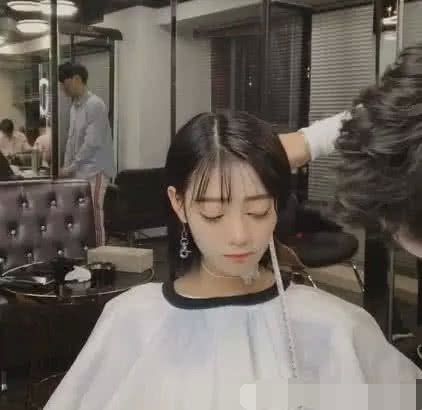 抖音美女酷似热巴接完头发之后大变样网友：网红与明星的差距(图3)