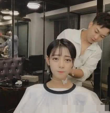 抖音美女酷似热巴接完头发之后大变样网友：网红与明星的差距(图1)