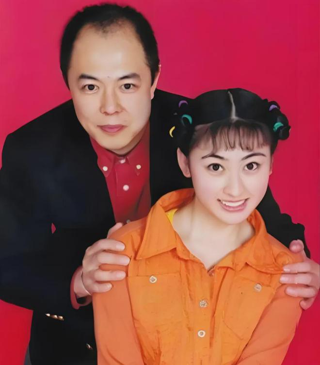 64岁港星北京参加亲子活动父子同框似爷孙为挽救颜值戴假发(图12)