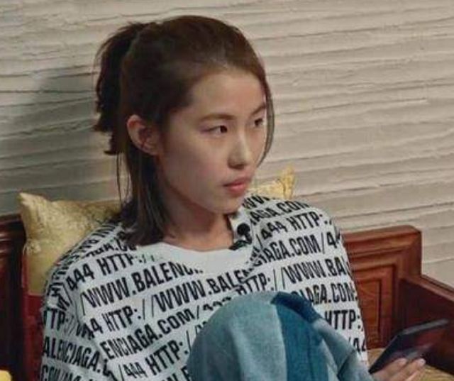 回顾辽宁巨婴16岁吃饭靠人喂每天开销过万开兰博基尼卖手机壳(图8)