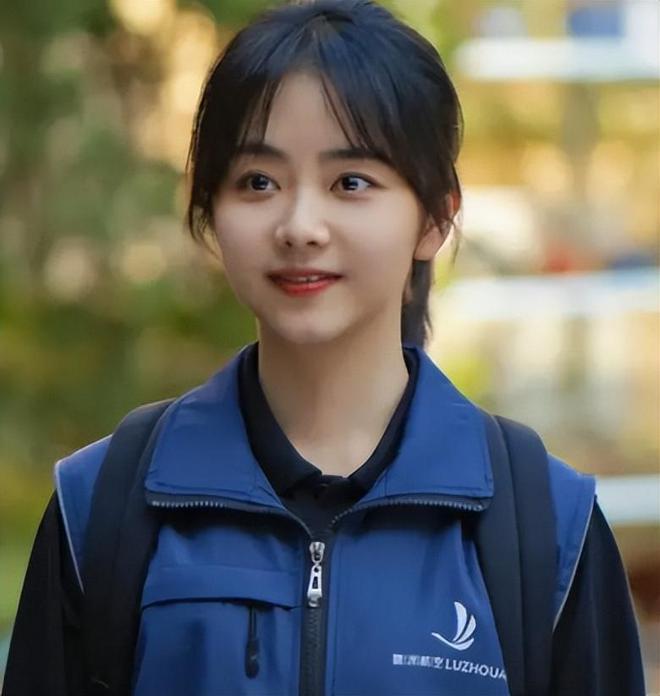 收手吧谭松韵！别折磨观众眼睛了34岁还演女大学生发腮太明显(图6)
