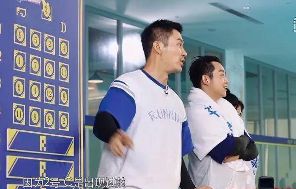明星上镜全靠假发片？当蔡徐坤落水那一刻真实发量再也藏不住(图4)