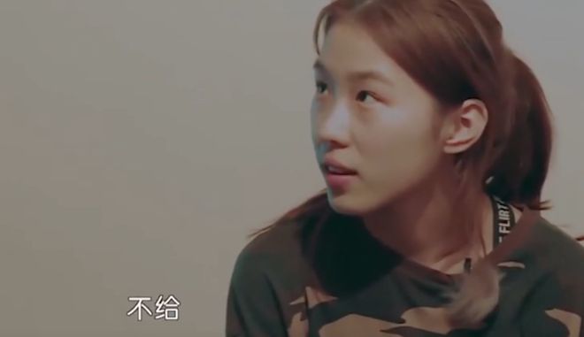 辽宁16岁巨婴刘思琦：吃饭靠人喂每天花销过万如今过得怎样了(图3)
