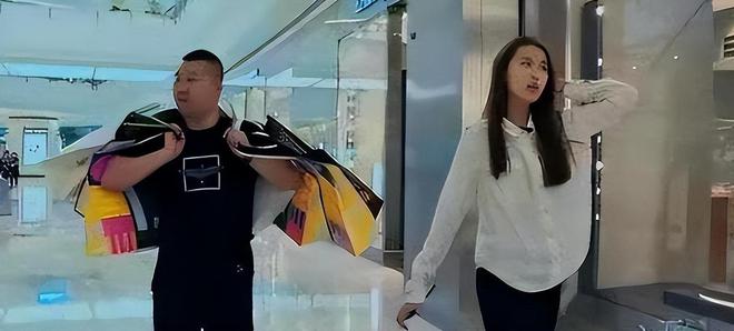 辽宁16岁巨婴刘思琦：吃饭靠人喂每天花销过万如今过得怎样了(图6)