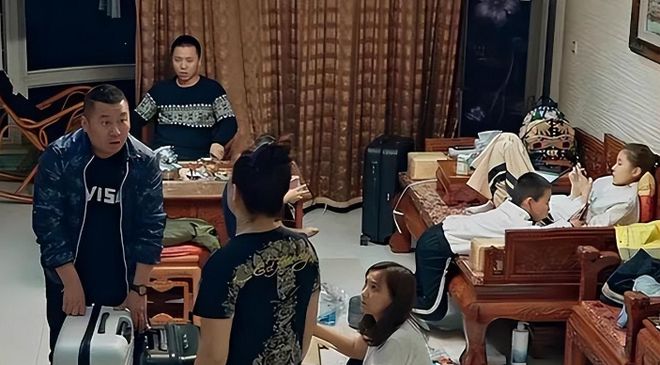辽宁16岁巨婴刘思琦：吃饭靠人喂每天花销过万如今过得怎样了(图15)