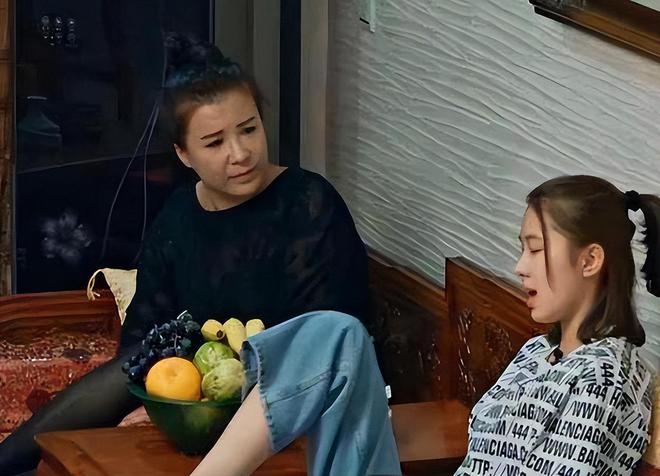辽宁16岁巨婴刘思琦：吃饭靠人喂每天花销过万如今过得怎样了(图28)