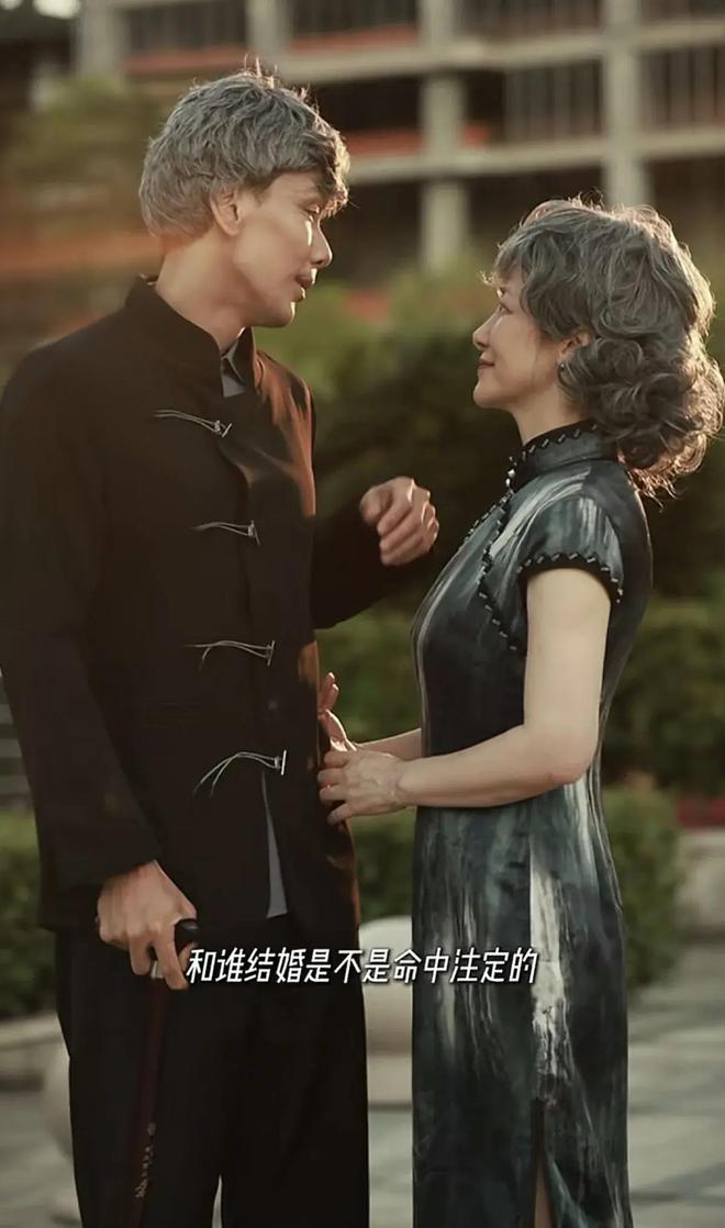 Emc易倍体育：49岁陈紫函七夕节晒婚纱照再次表态力挺老公戴向宇：你没错(图3)