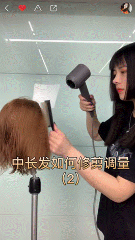 00后美女“弃航从发”左手美发刀、右手快手托起时尚“新美业”(图4)