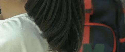 孩子的头发被老师剪掉家长：一根一根接上去将老师头发剪掉(图5)