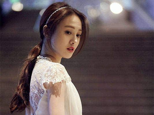 Emc易倍体育：郑爽为新戏接长头发当她抬头那一这么女神(图5)