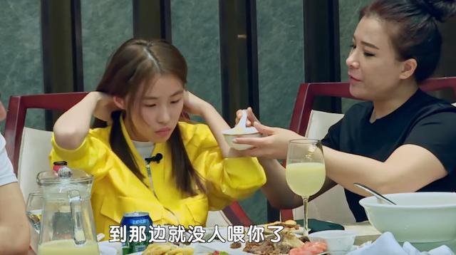 “巨婴”：16岁吃饭靠人喂每天开销过万开兰博基尼卖手机壳(图3)