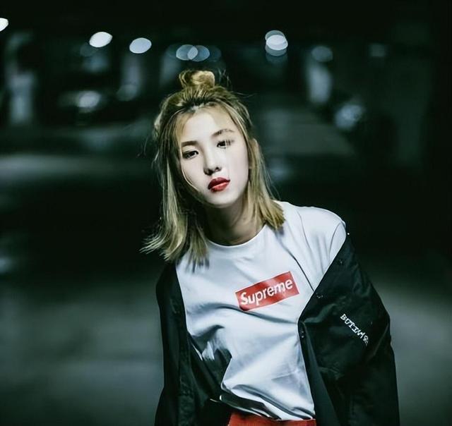 “巨婴”：16岁吃饭靠人喂每天开销过万开兰博基尼卖手机壳(图6)