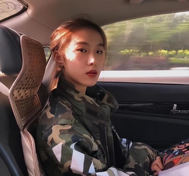 “巨婴”：16岁吃饭靠人喂每天开销过万开兰博基尼卖手机壳(图9)