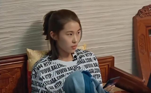“巨婴”：16岁吃饭靠人喂每天开销过万开兰博基尼卖手机壳(图13)