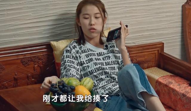 “巨婴”：16岁吃饭靠人喂每天开销过万开兰博基尼卖手机壳(图12)