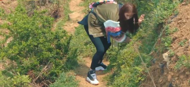 “巨婴”：16岁吃饭靠人喂每天开销过万开兰博基尼卖手机壳(图14)