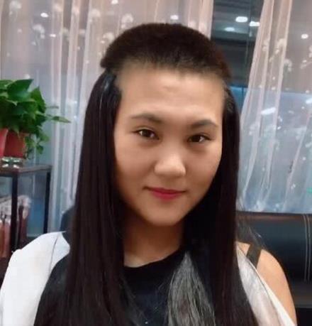 板寸大姐想让自己变得有女人味接了长发之后真的不忍直视(图2)